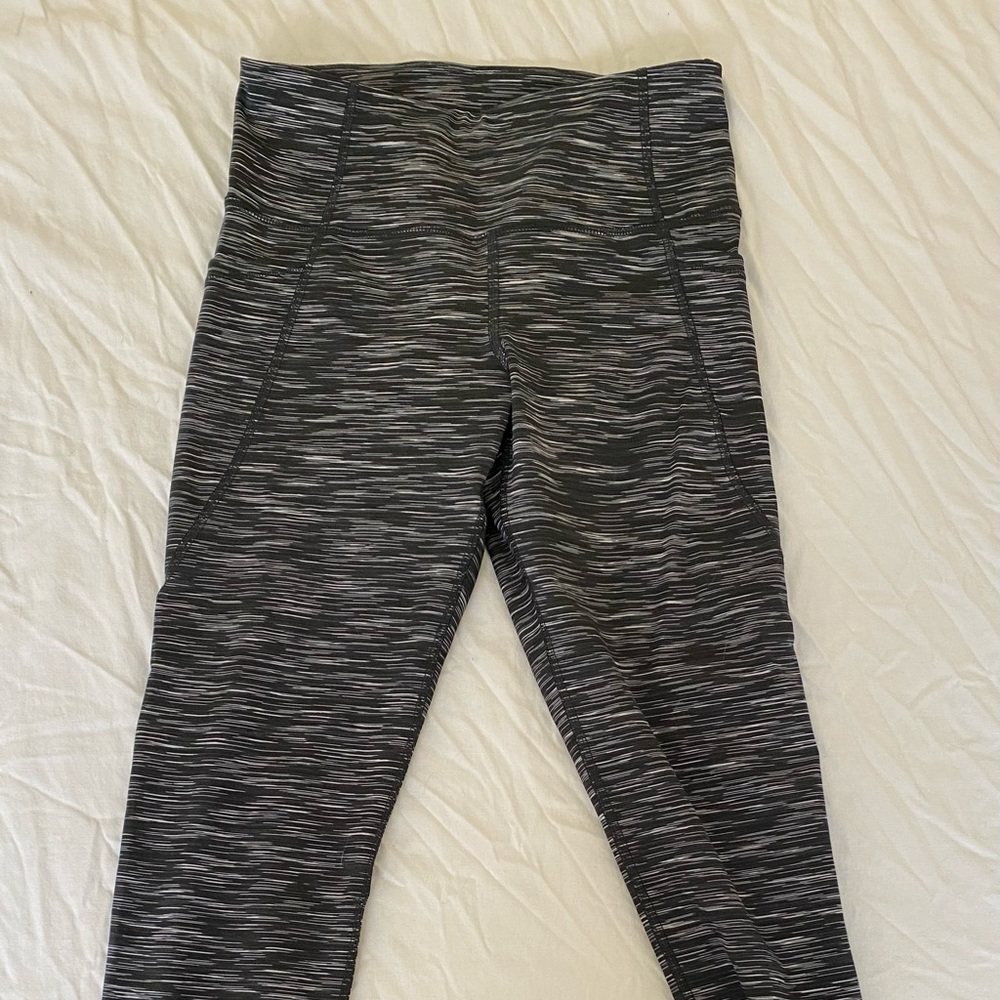 Old Navy 7/8 cropped pocket leggings